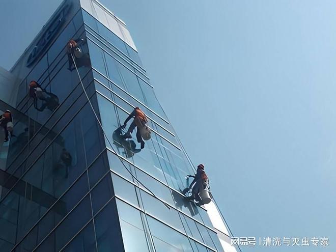 高空城市的守護者 東莞園區高層建筑外墻清洗服務重要性及策略解析