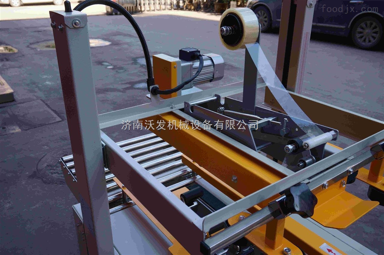高效包裝新選擇 全自動(dòng)紙箱膠帶封箱機(jī)的應(yīng)用與優(yōu)勢(shì)